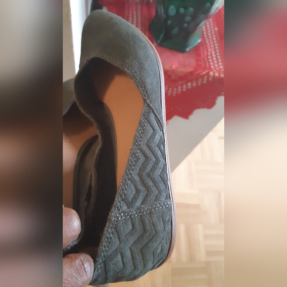 Green Camo Toms - Picture 2 of 5